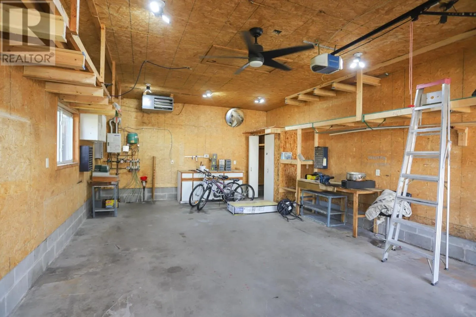19 MacMurray AVE