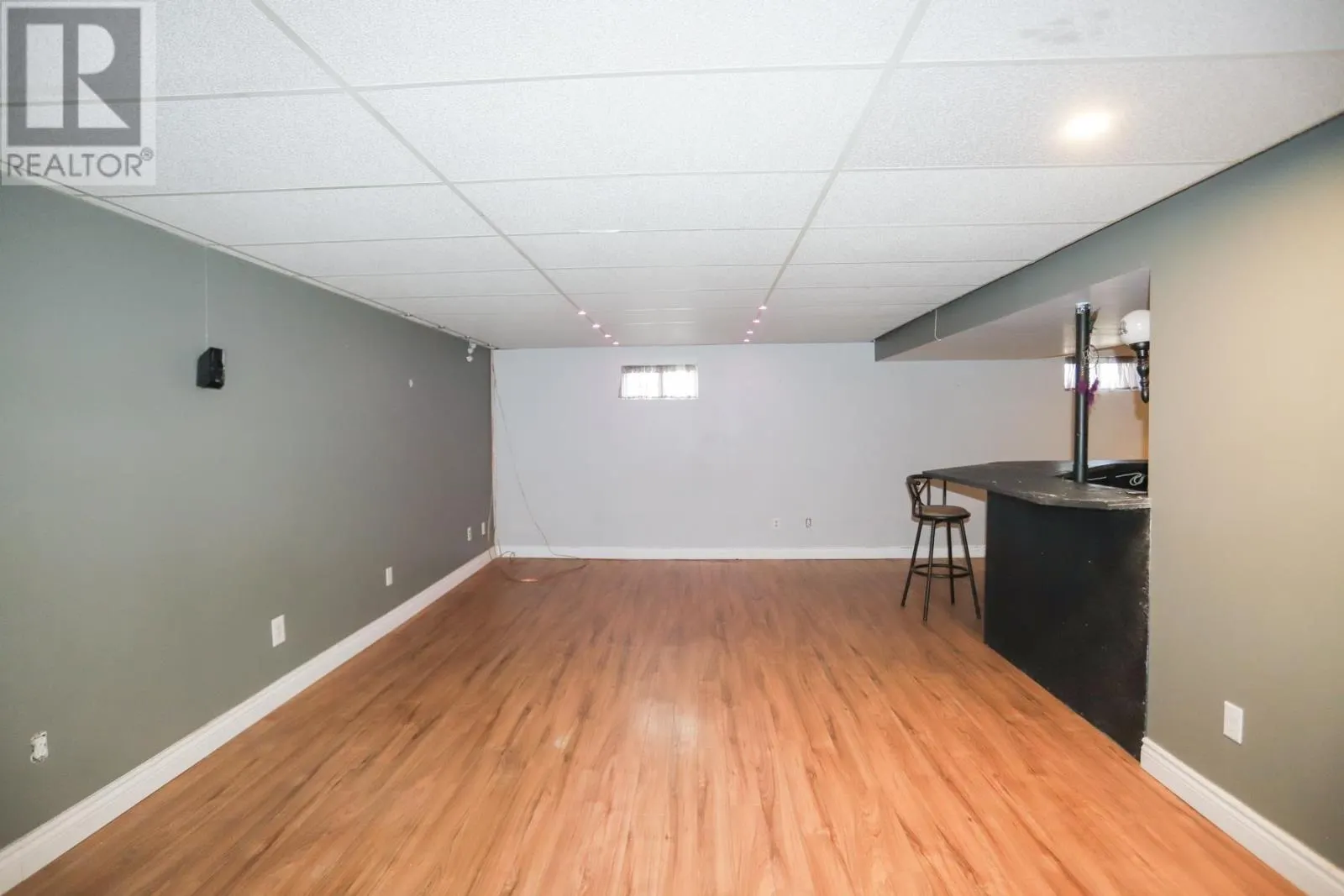19 MacMurray AVE