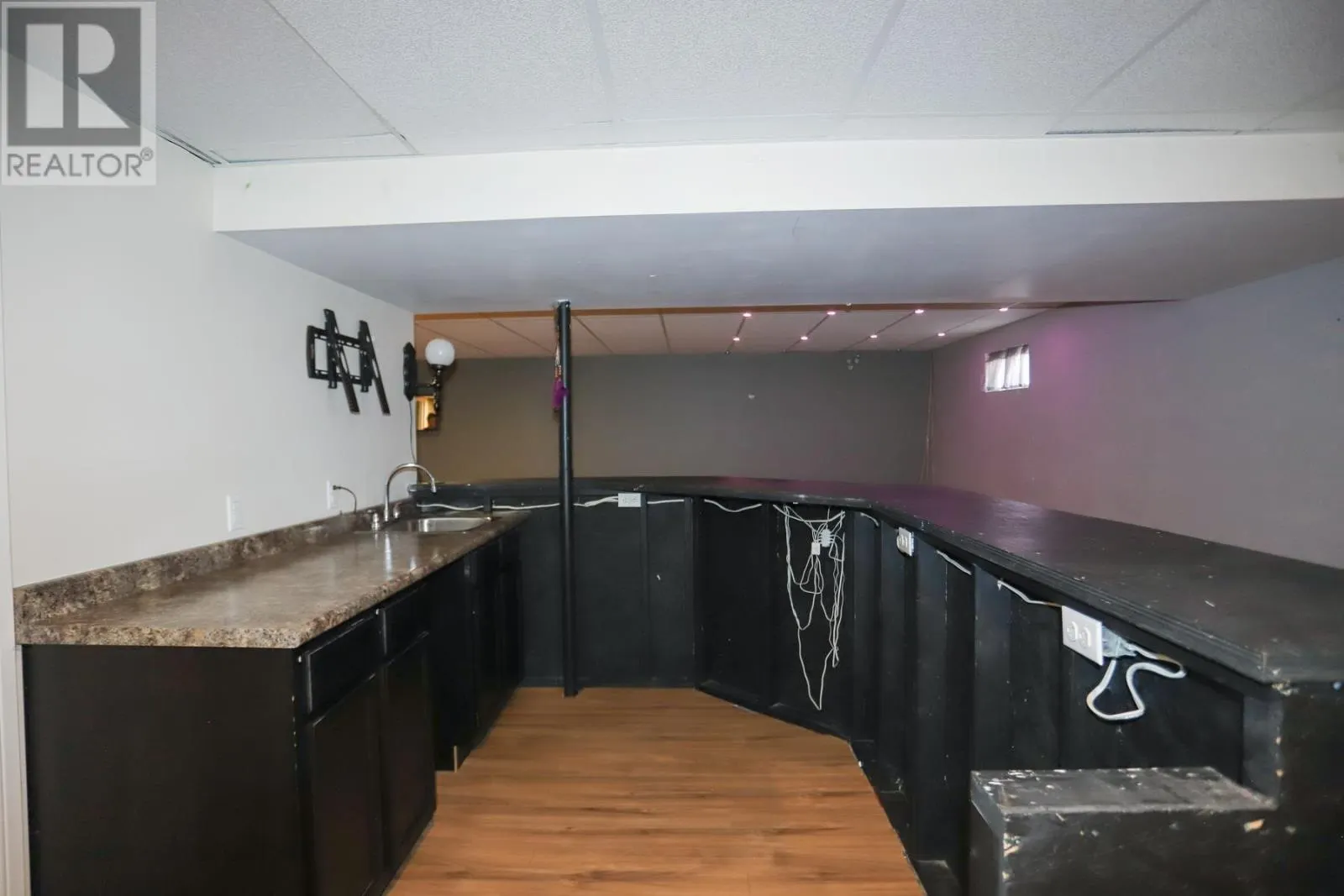 19 MacMurray AVE