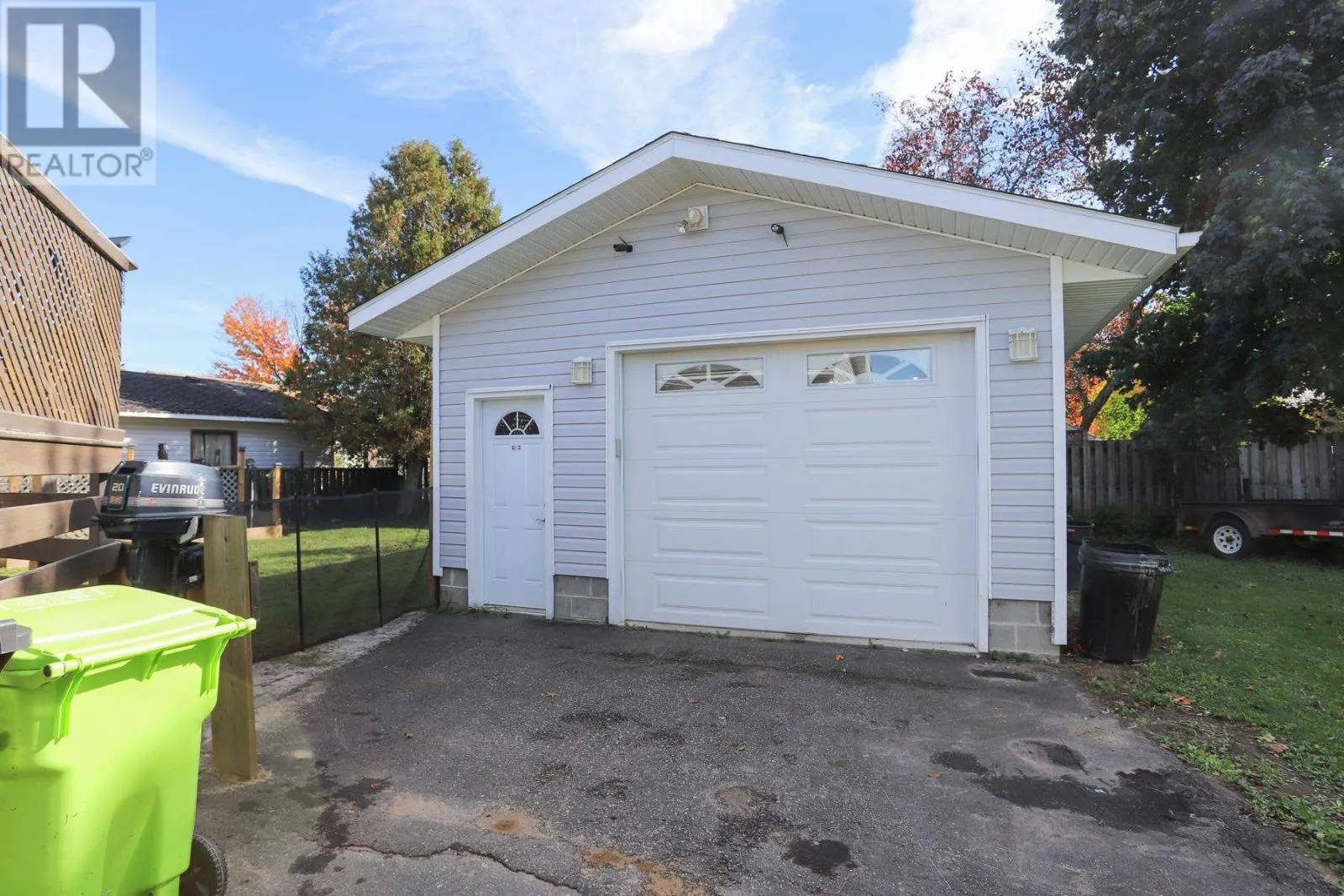 19 MacMurray AVE