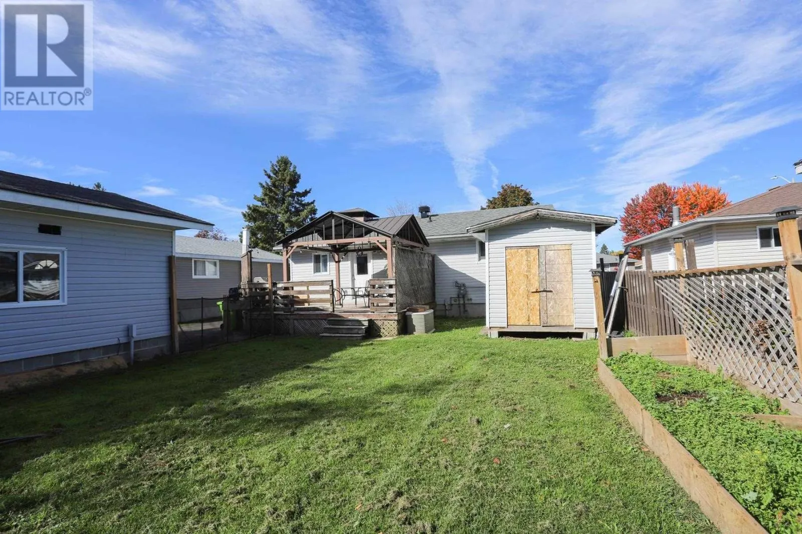 19 MacMurray AVE