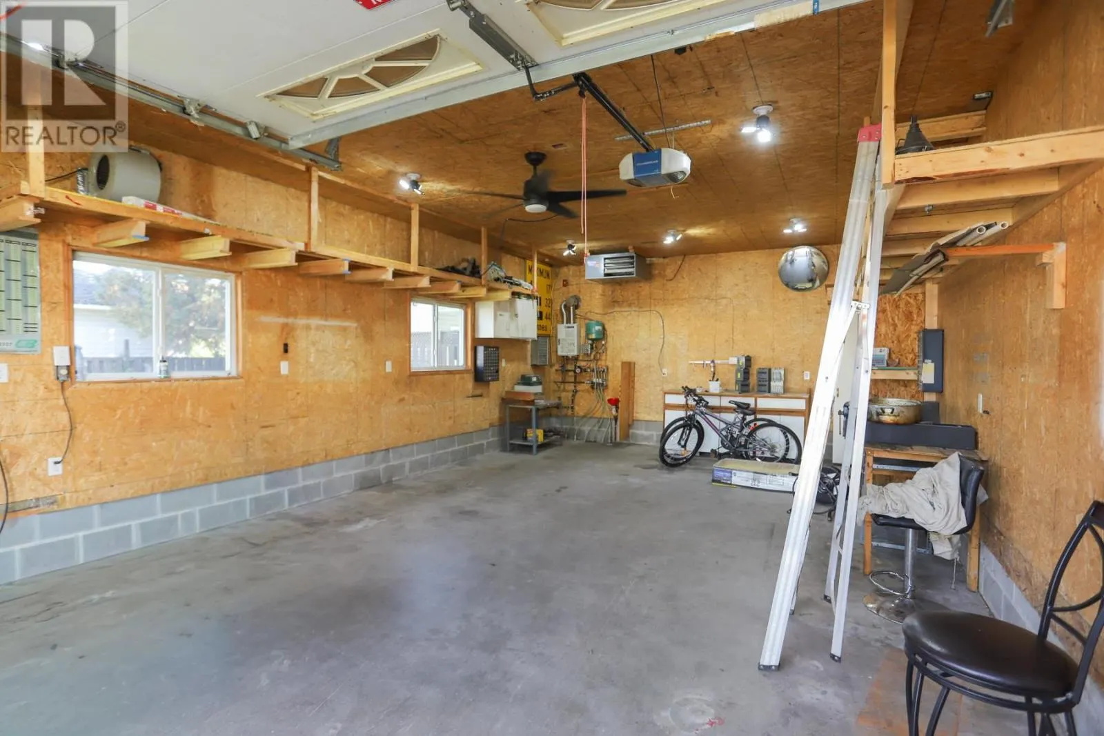 19 MacMurray AVE