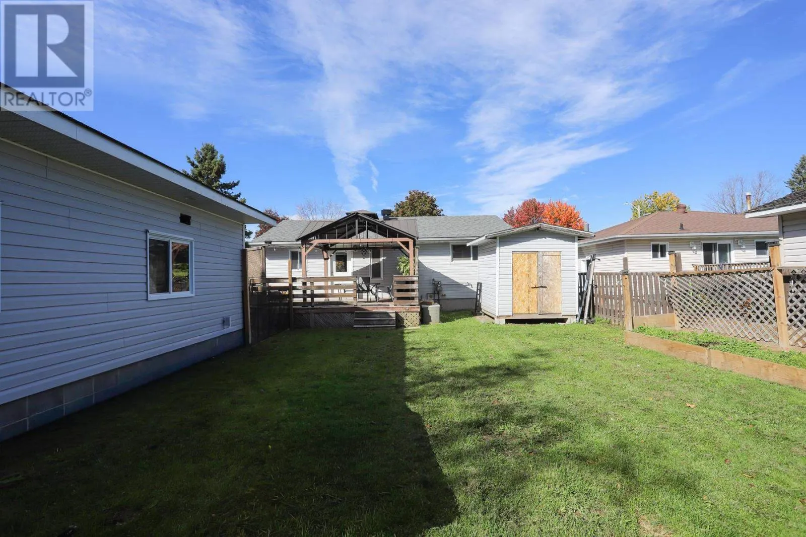 19 MacMurray AVE