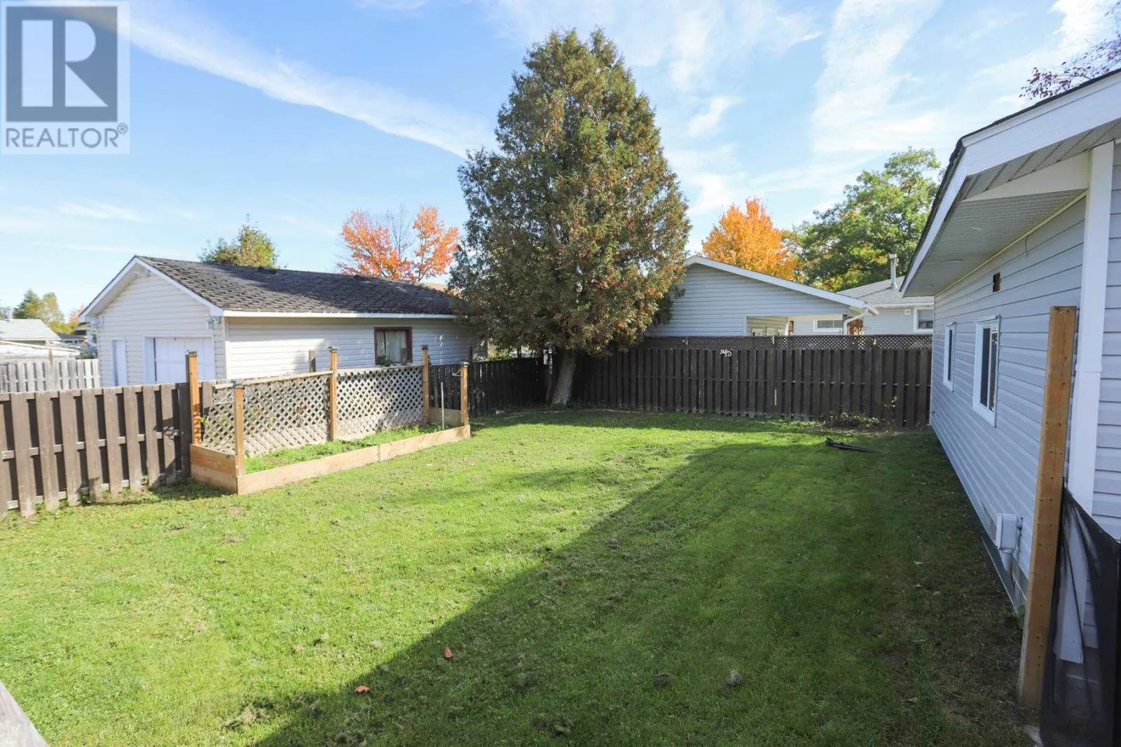19 MacMurray AVE