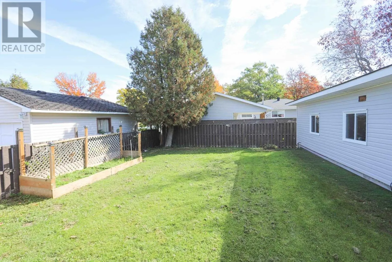 19 MacMurray AVE