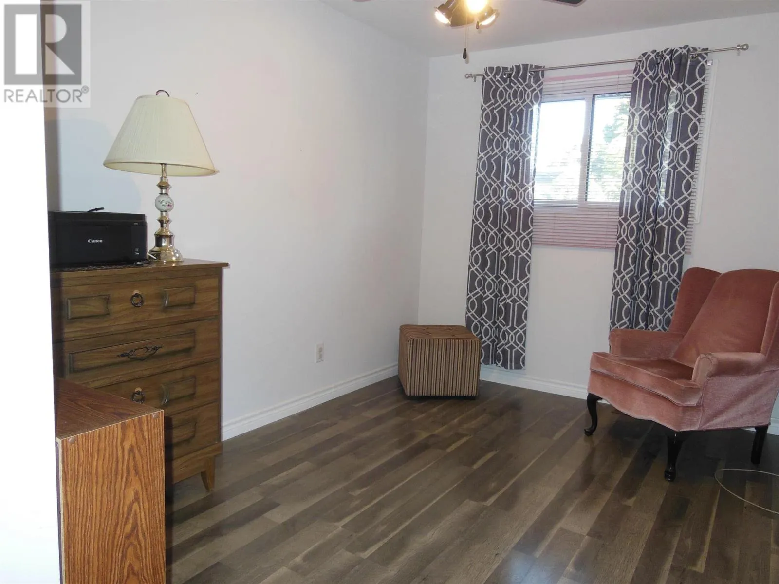 21 Ashgrove AVE