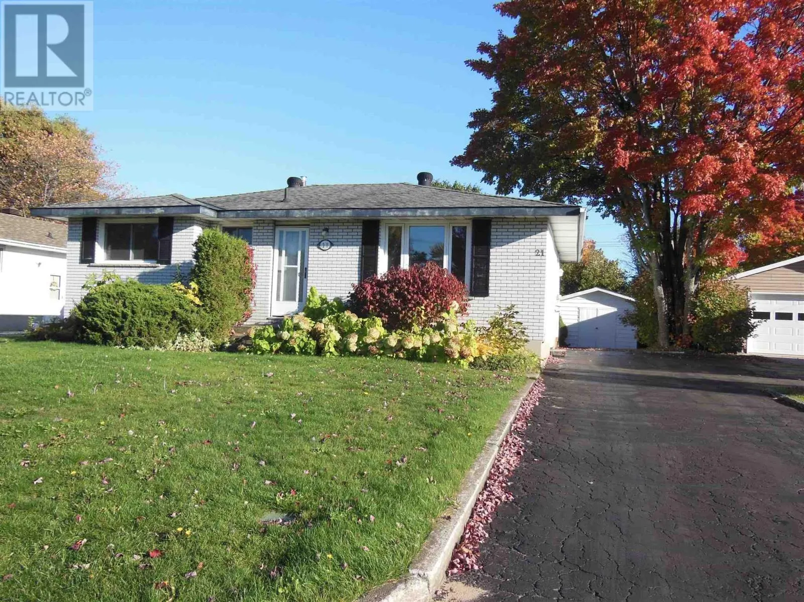 21 Ashgrove AVE