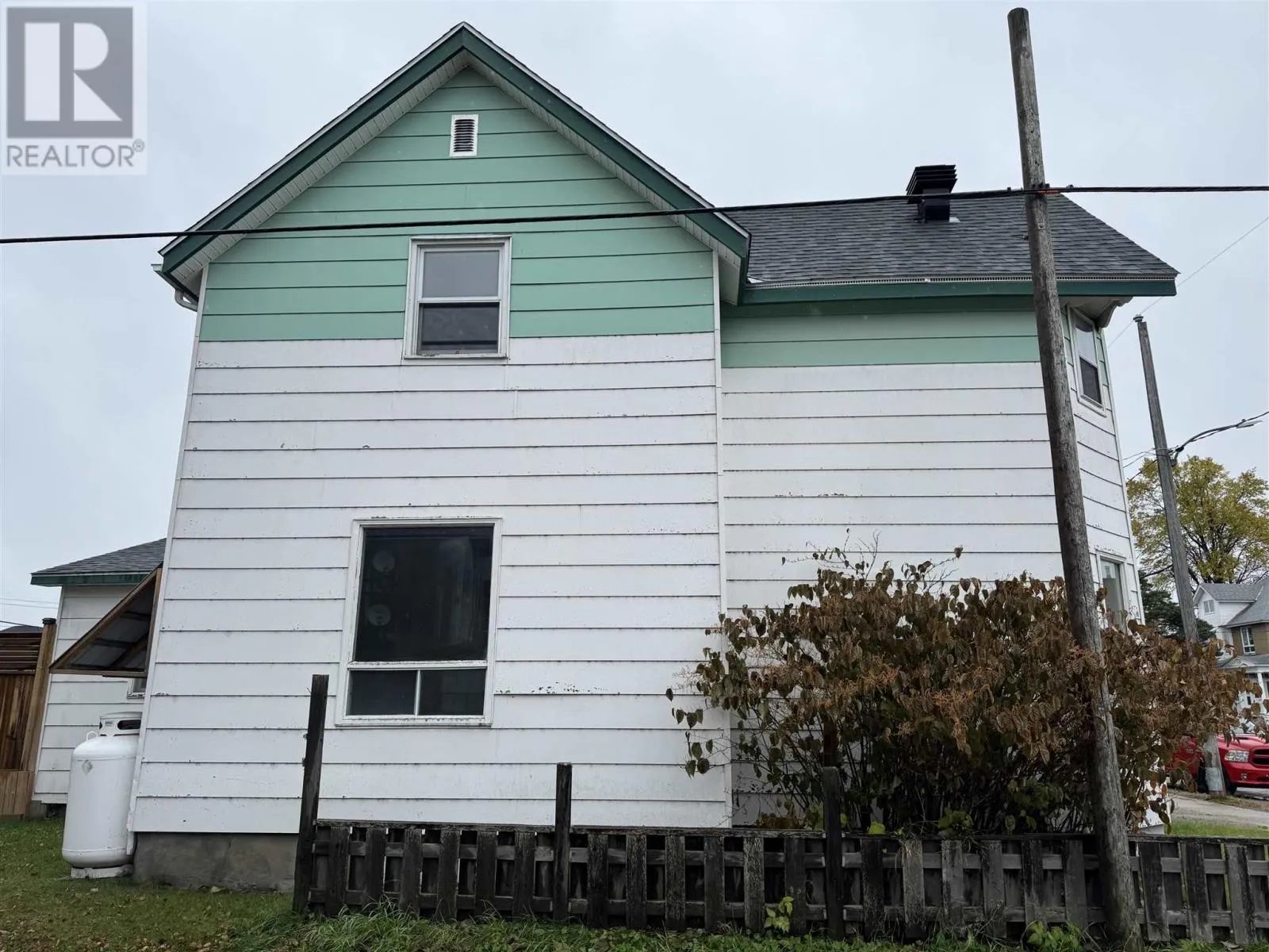 36 Lansdowne ST N