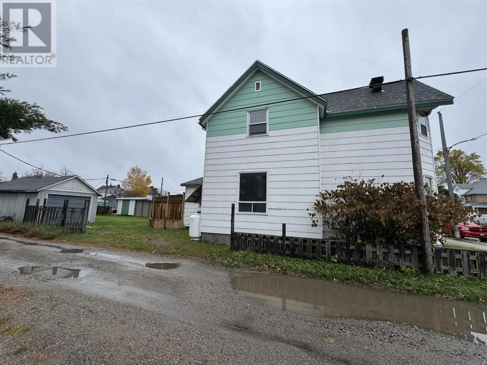 36 Lansdowne ST N