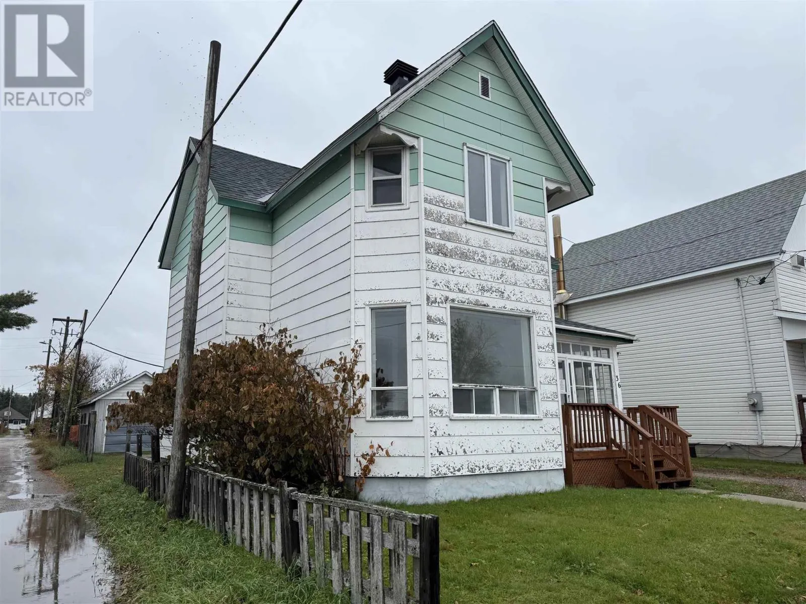 36 Lansdowne ST N