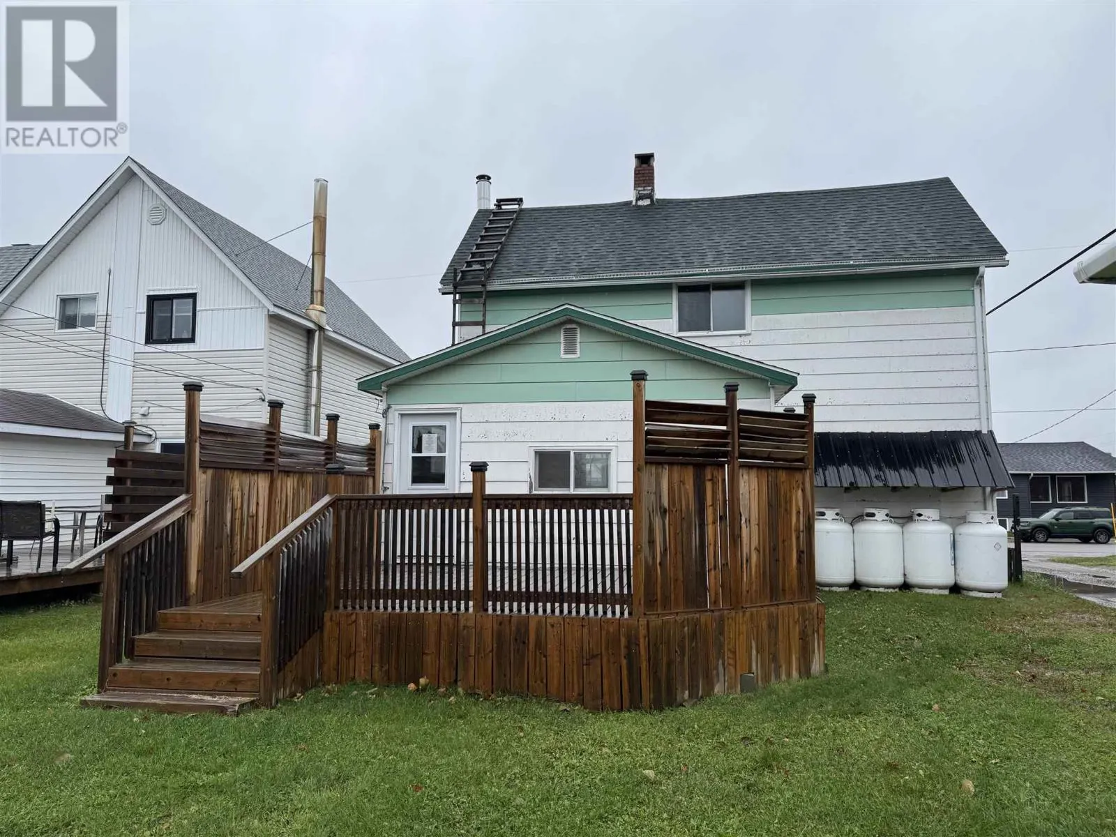 36 Lansdowne ST N