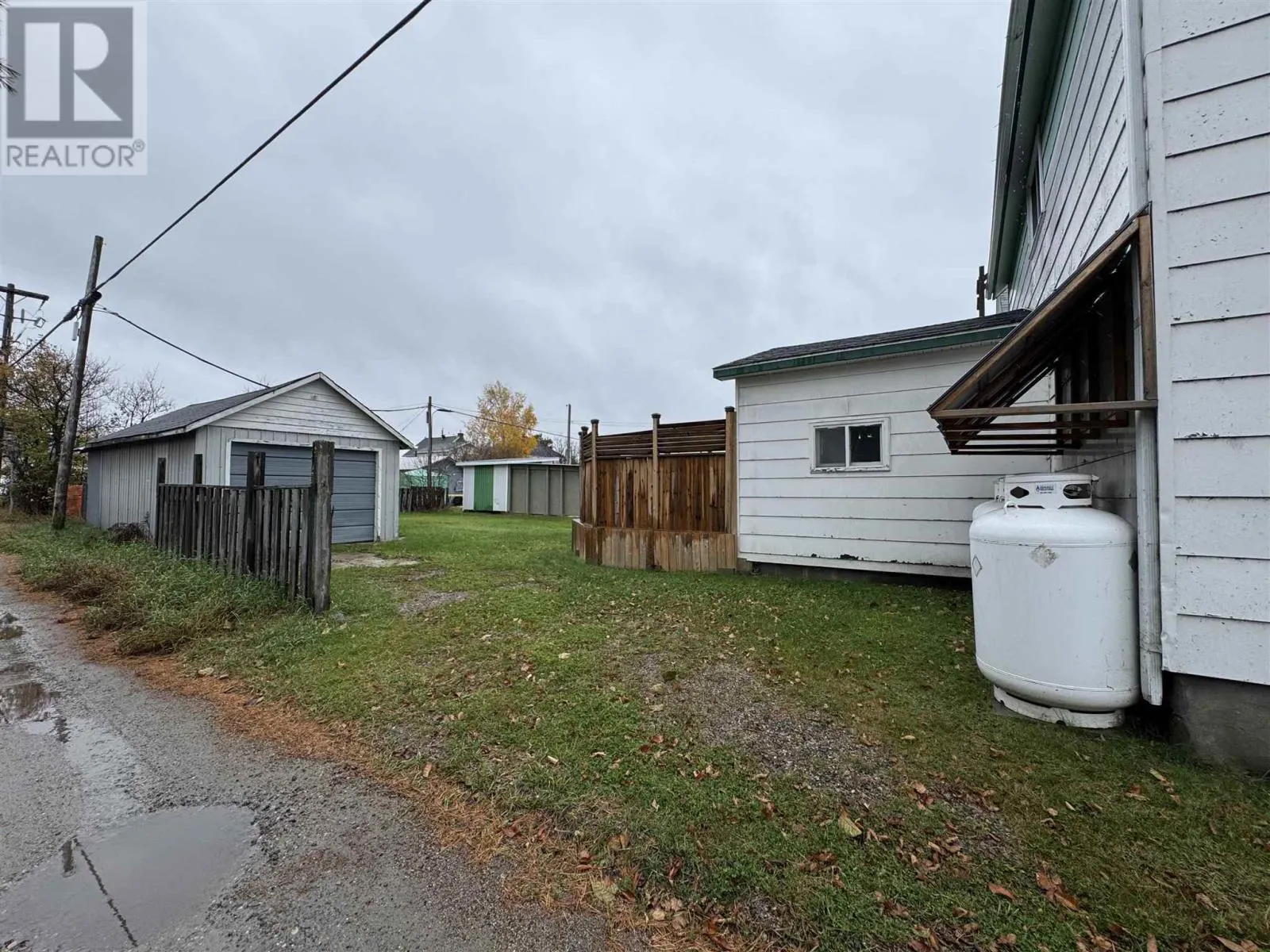 36 Lansdowne ST N
