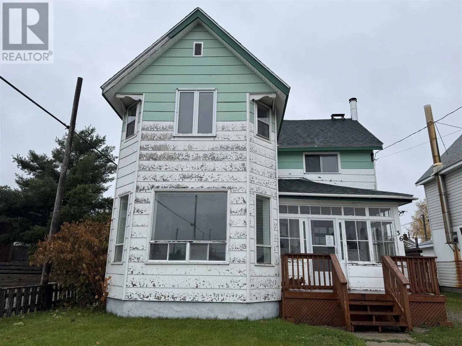 36 Lansdowne ST N