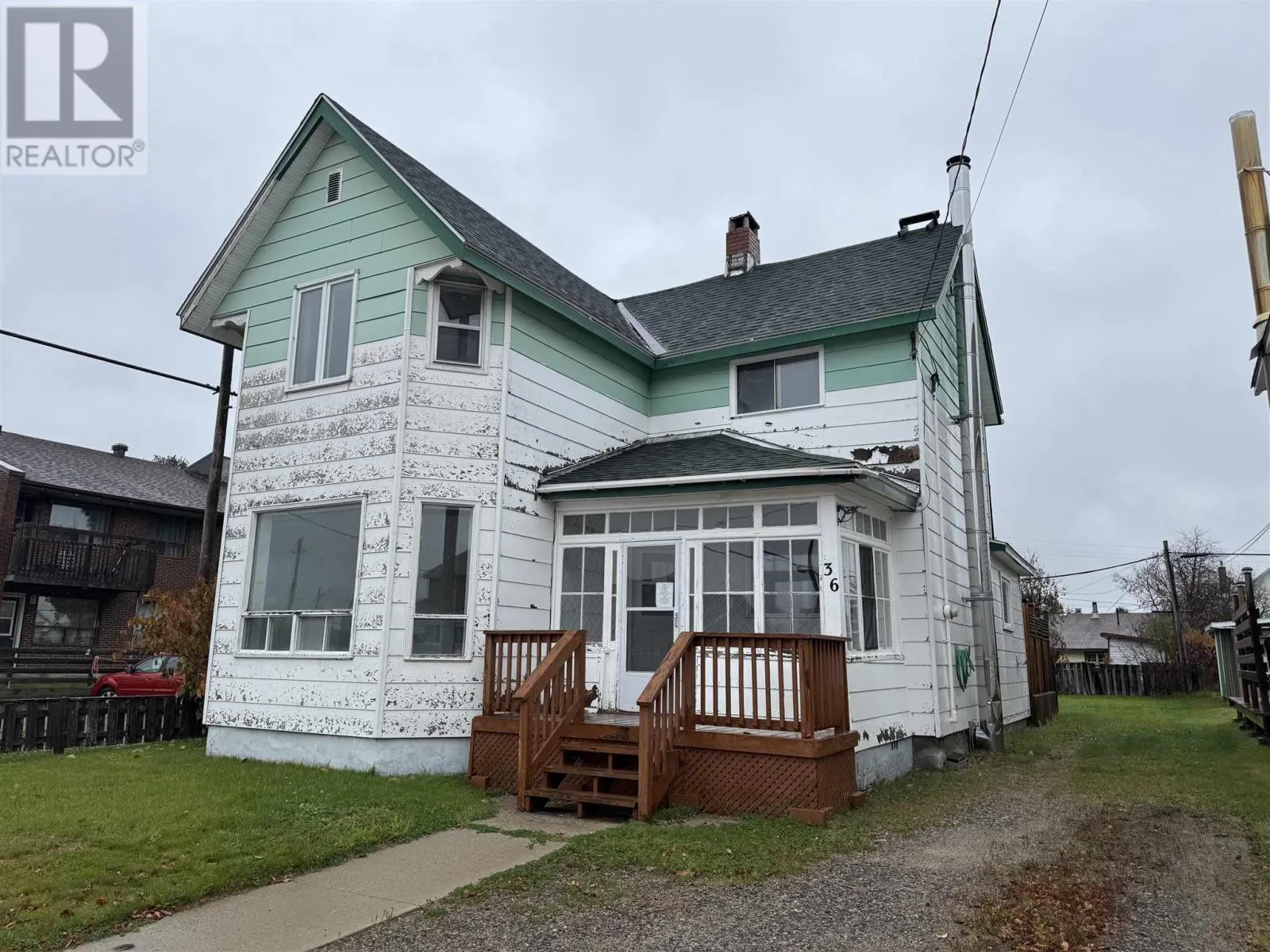 36 Lansdowne ST N