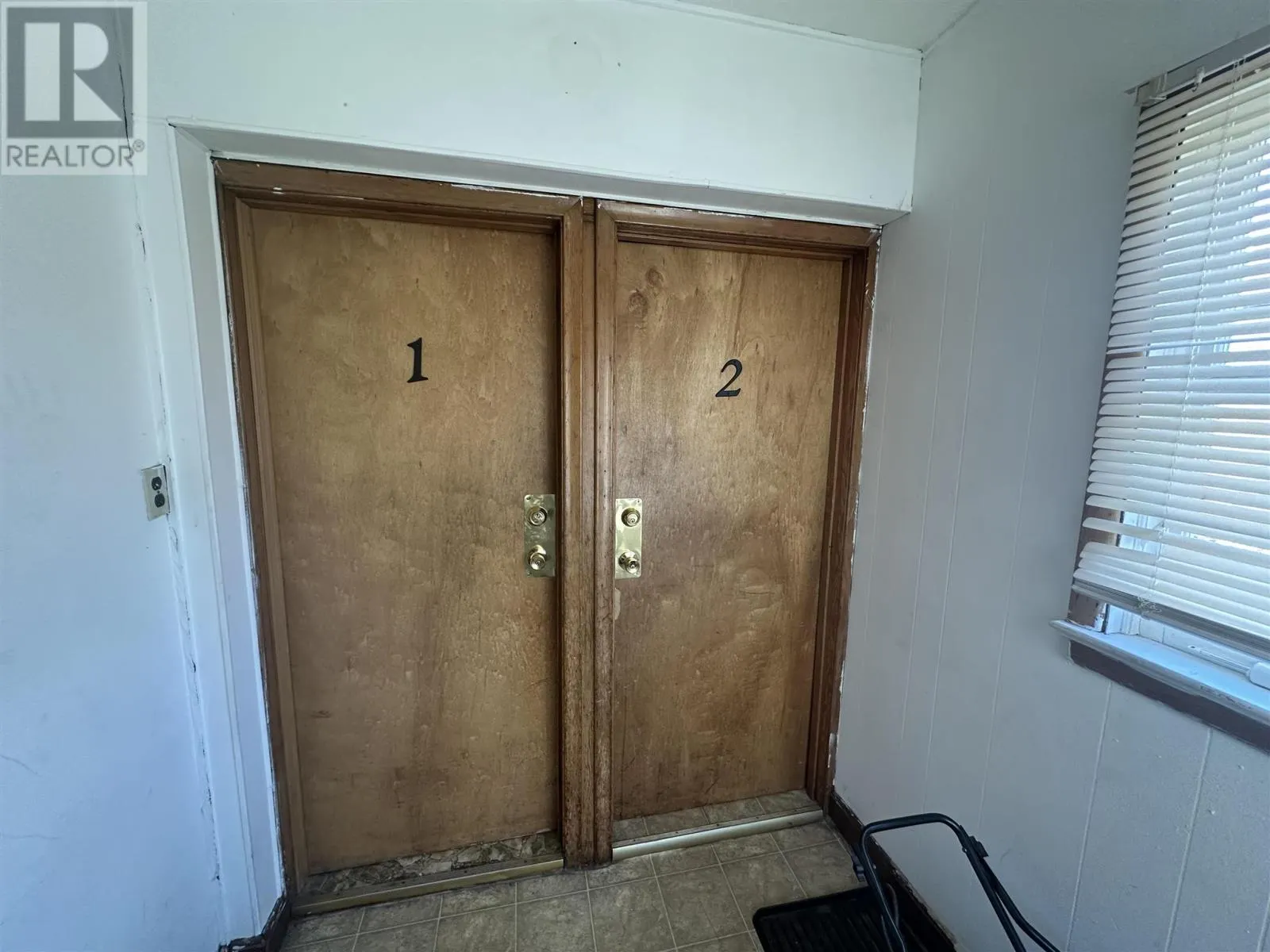 17 Abbott ST