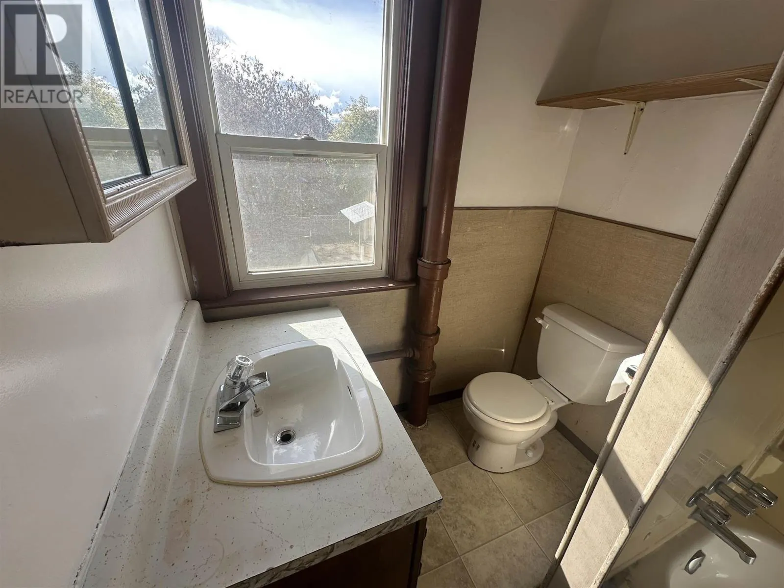 17 Abbott ST