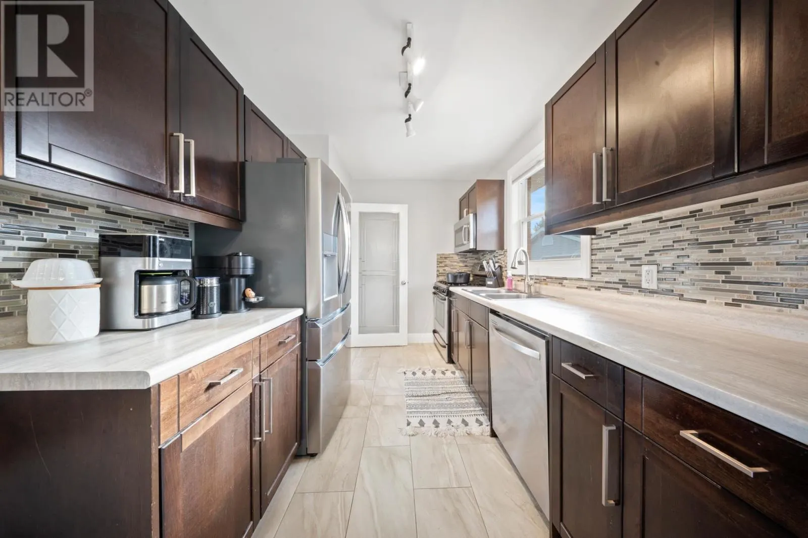 83 Pentagon BLVD