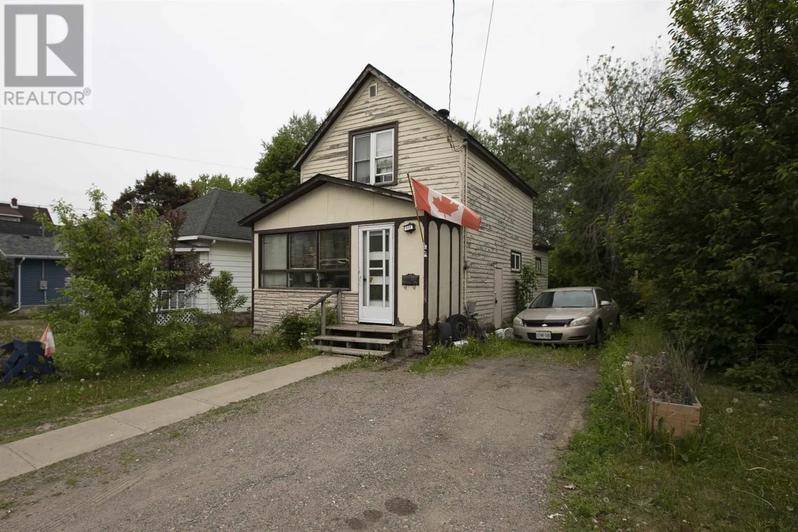 419 John ST