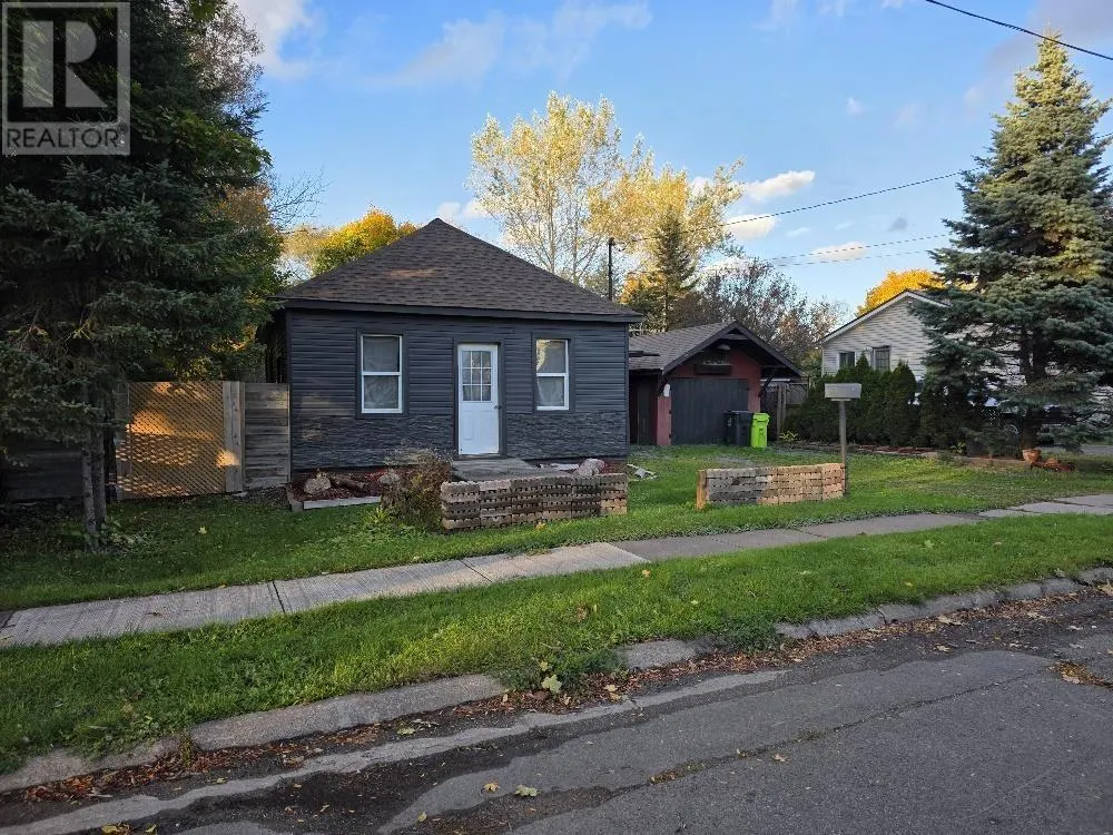 886 Bonney ST