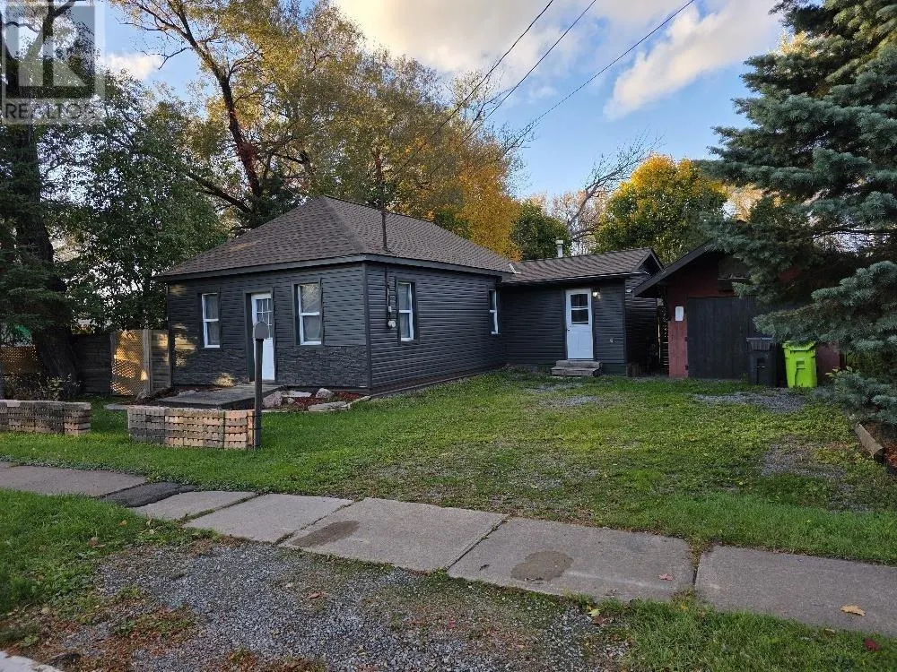 886 Bonney ST