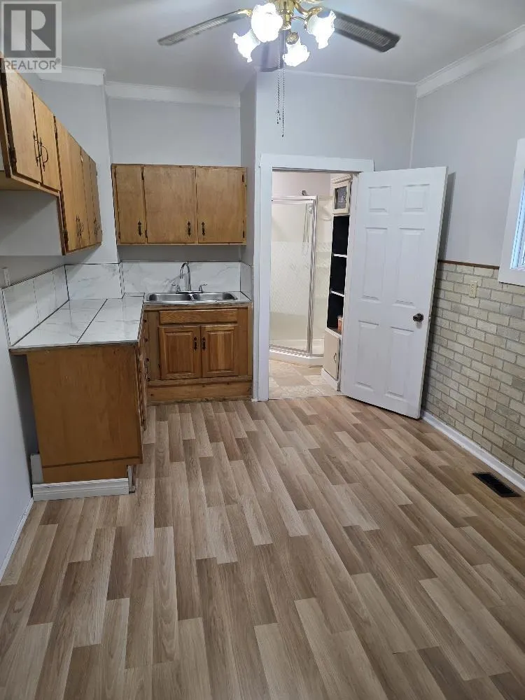 886 Bonney ST
