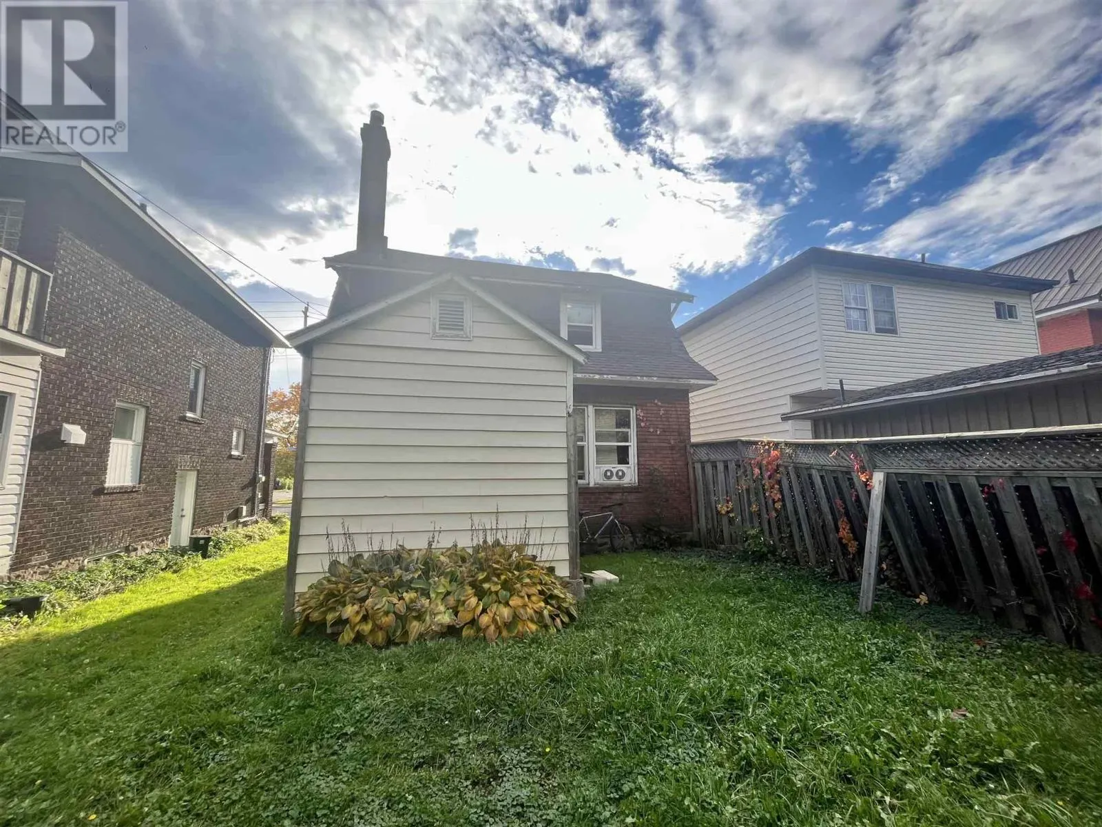 70 Wellington ST E