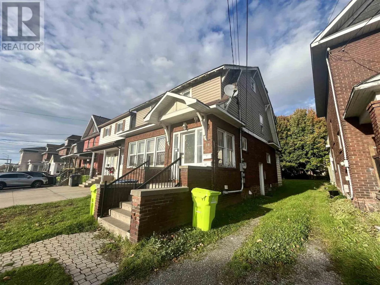 70 Wellington ST E