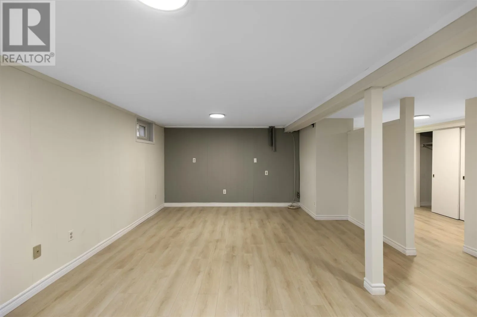 1573 Wellington ST E