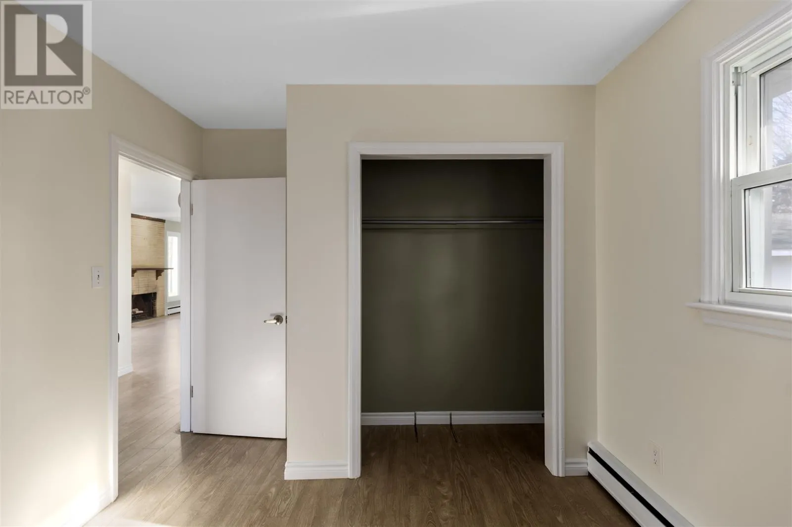 1573 Wellington ST E