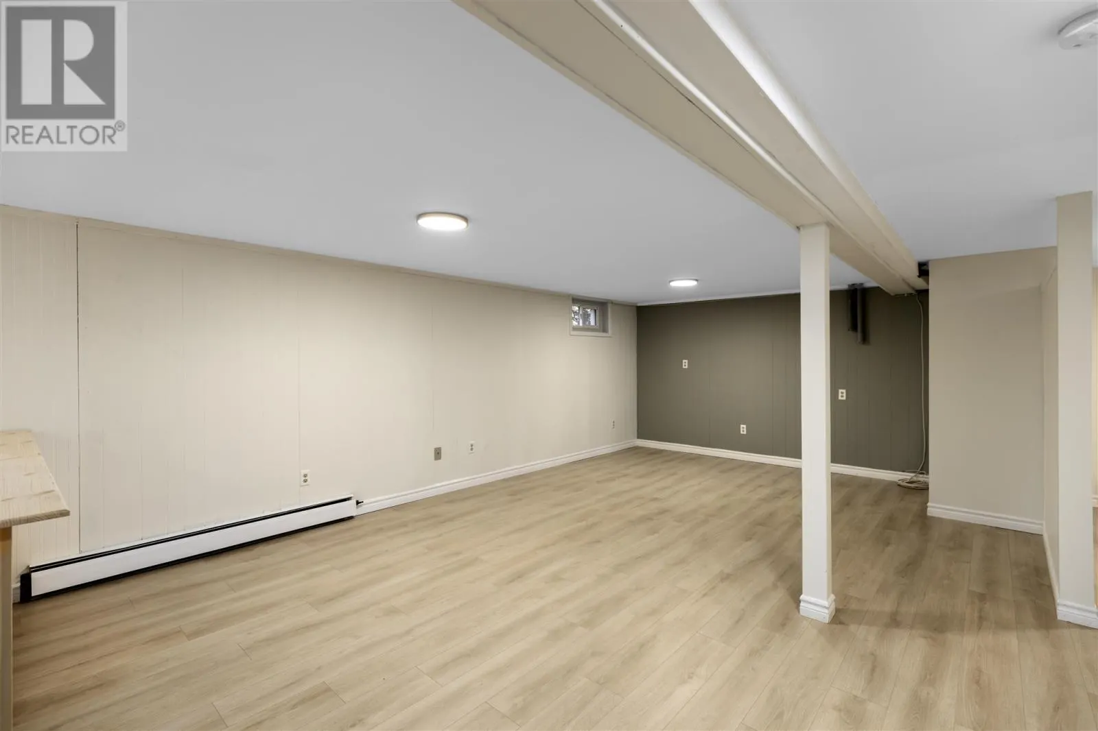 1573 Wellington ST E