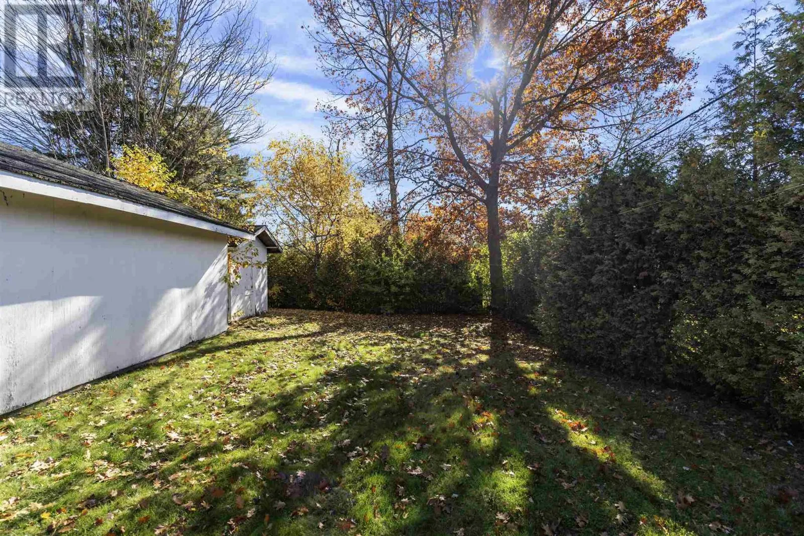 1573 Wellington ST E