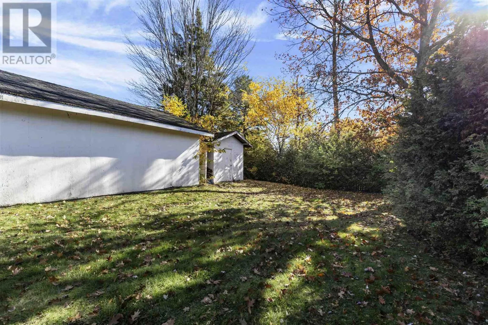 1573 Wellington ST E