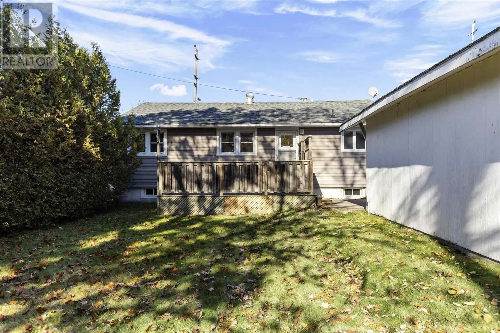 1573 Wellington ST E