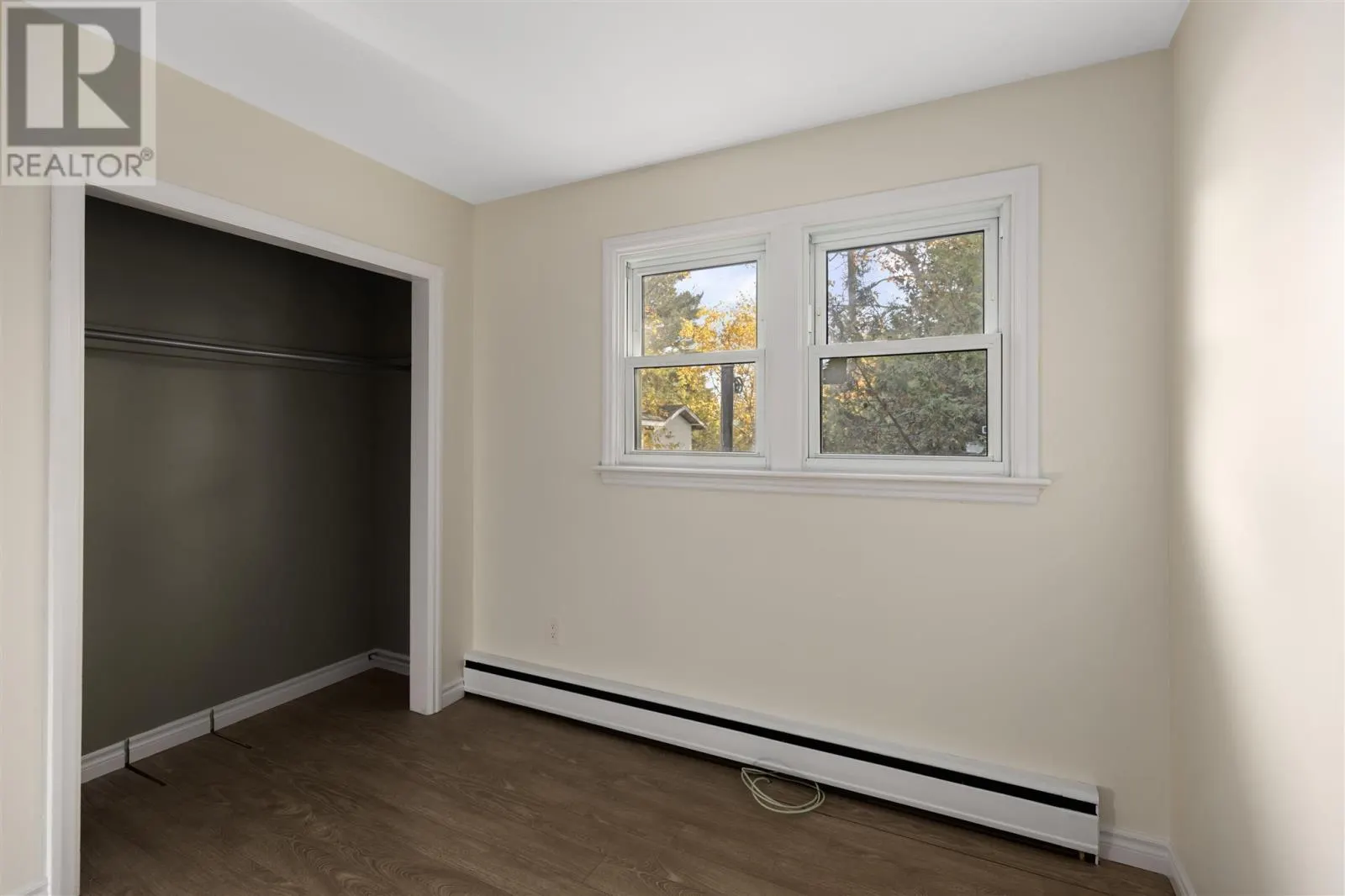 1573 Wellington ST E