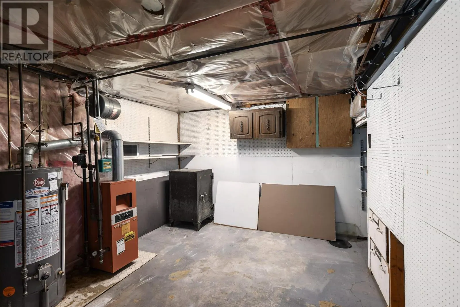 1573 Wellington ST E