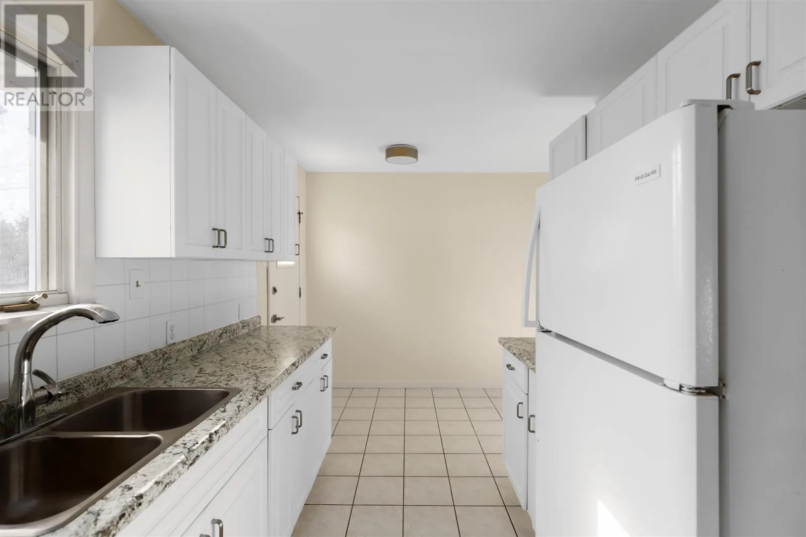 1573 Wellington ST E