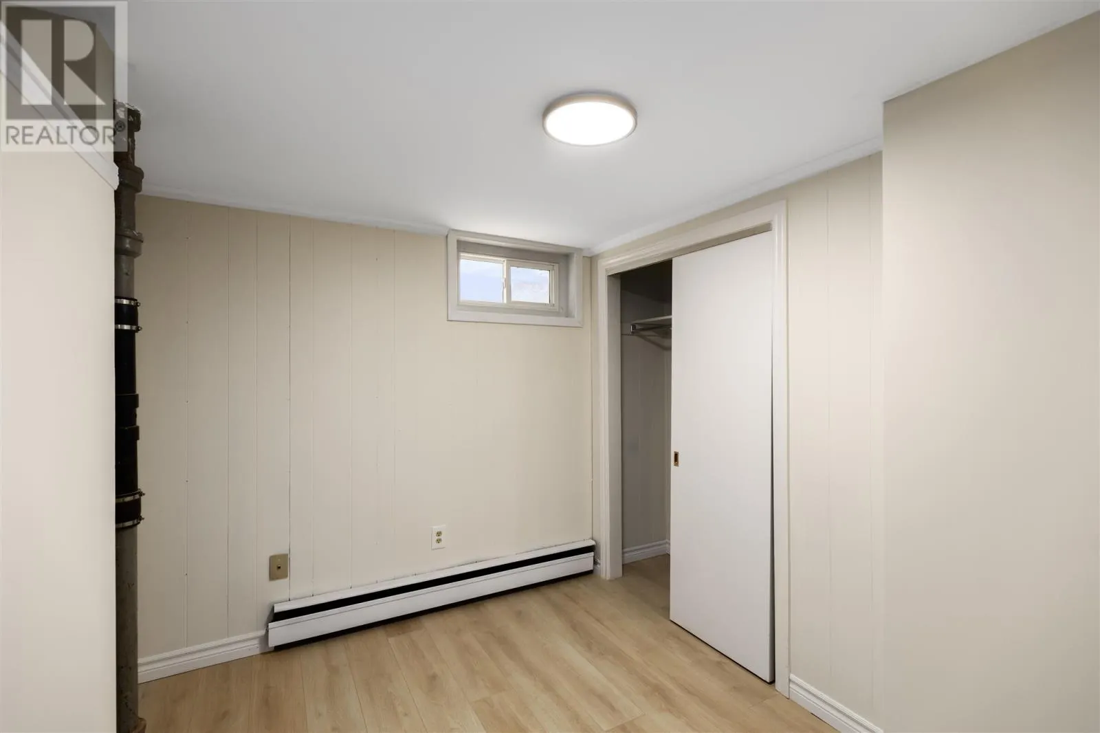 1573 Wellington ST E