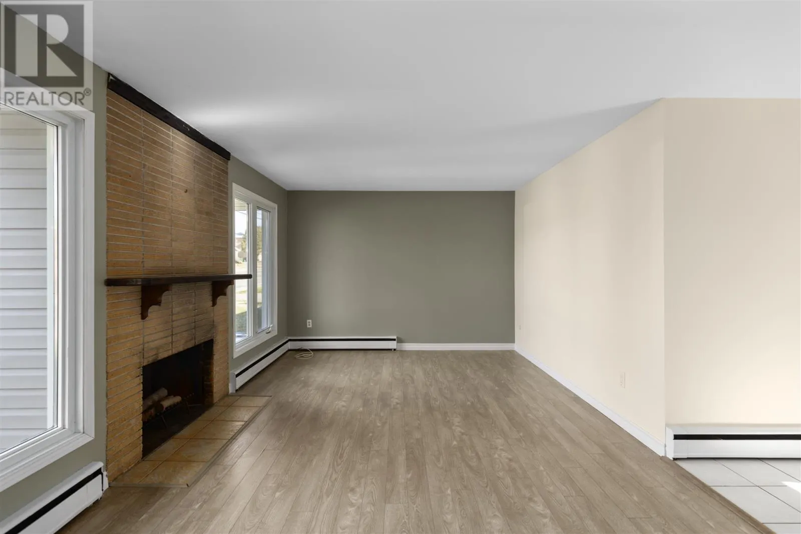 1573 Wellington ST E