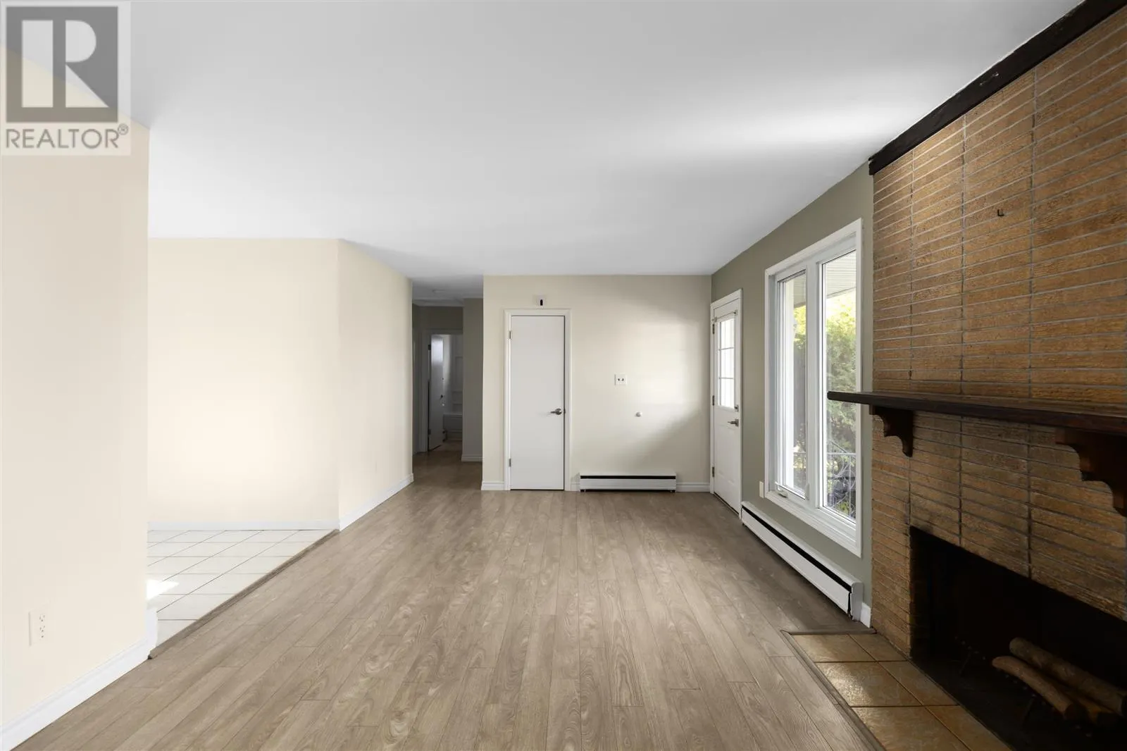 1573 Wellington ST E