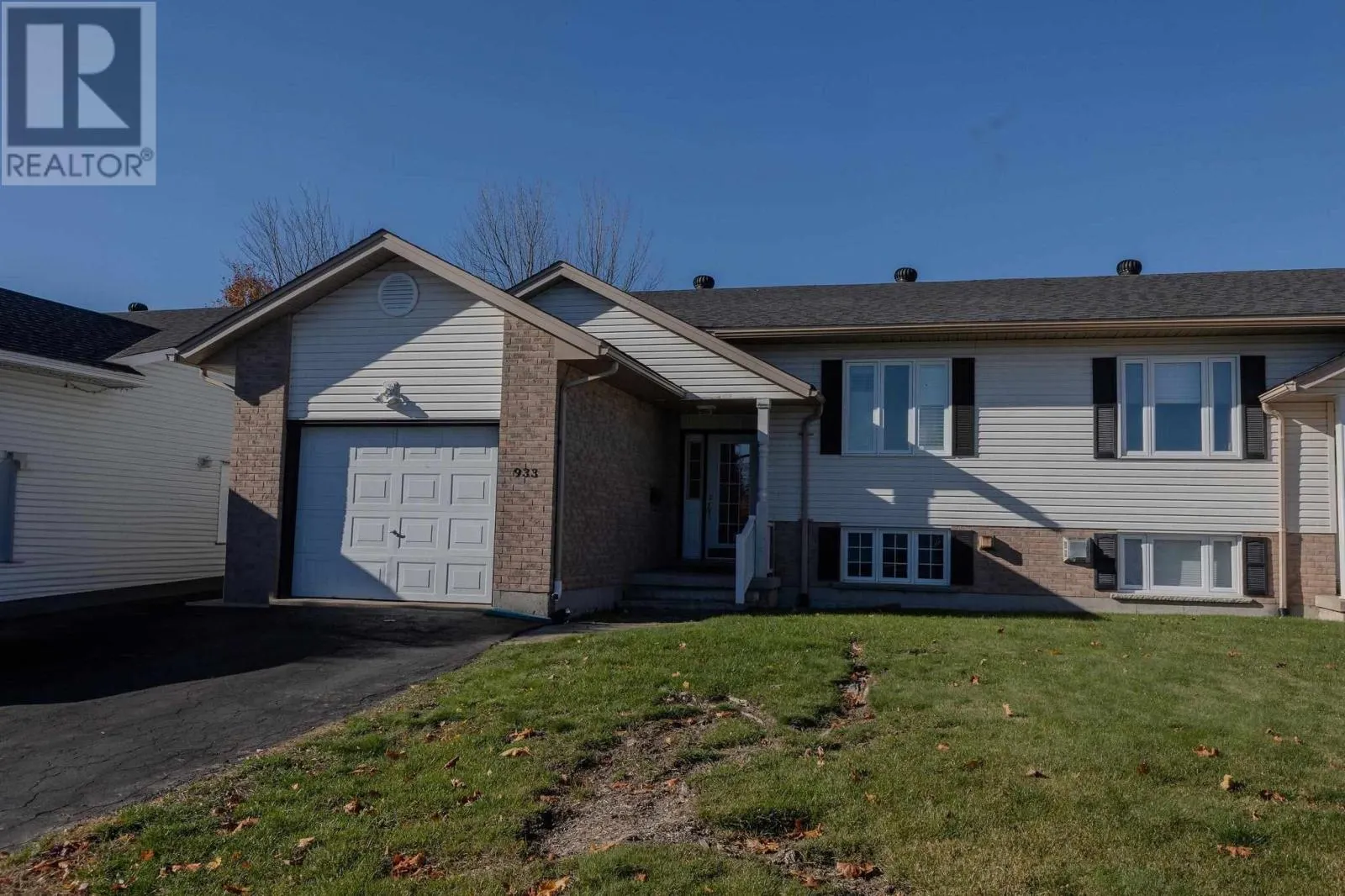 933 Lake ST