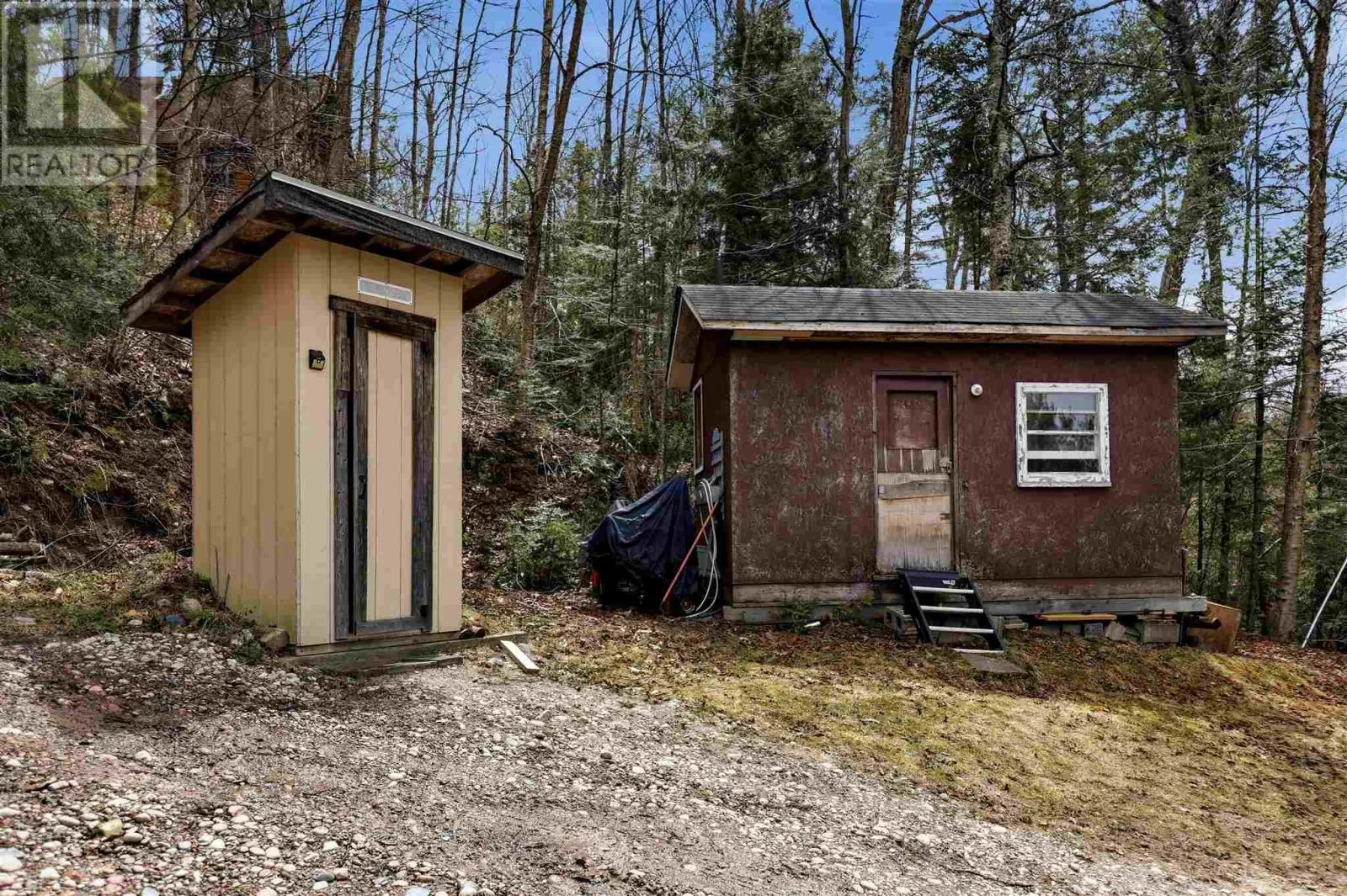 435 Axe Lake RD