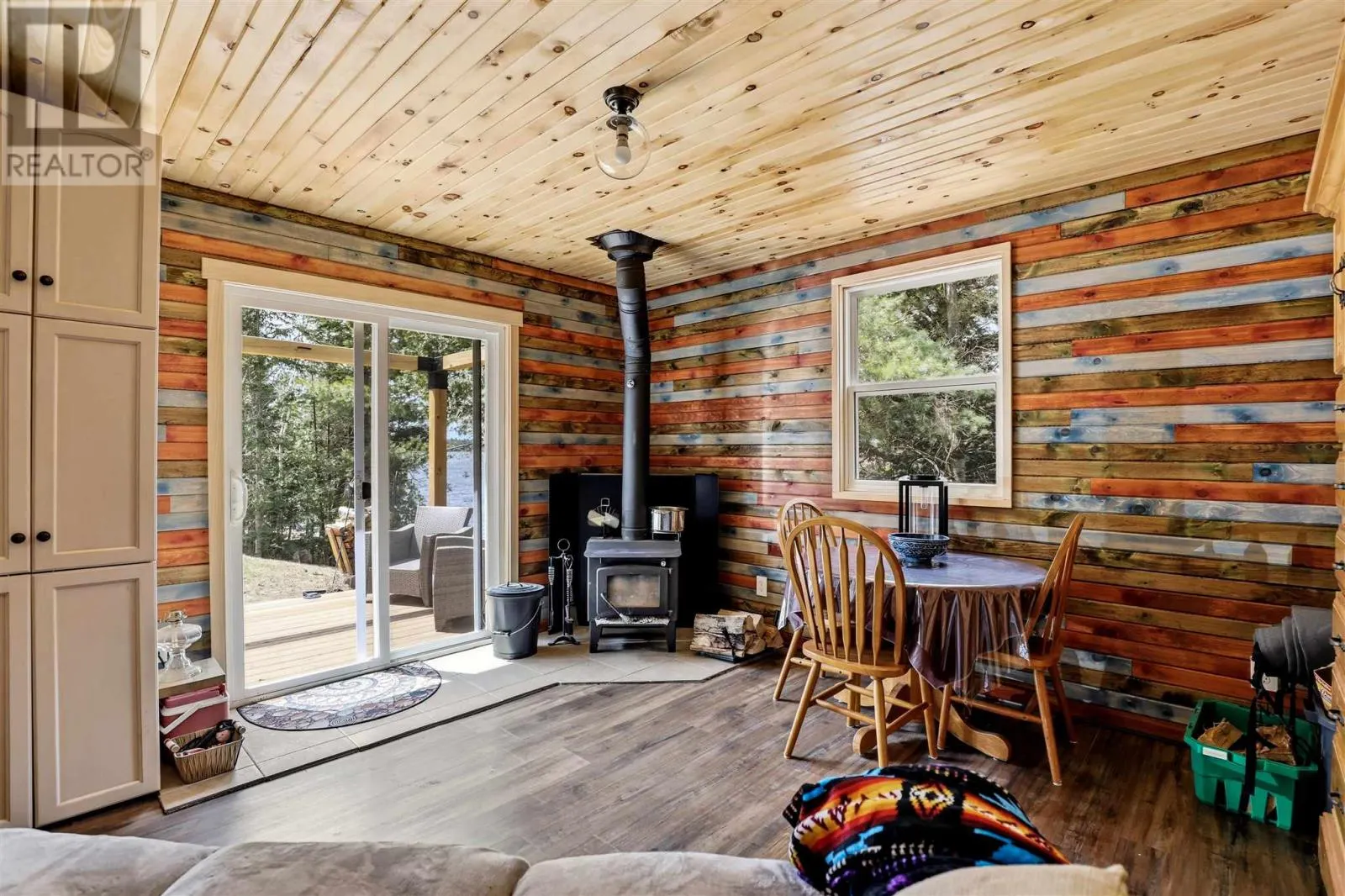 435 Axe Lake RD