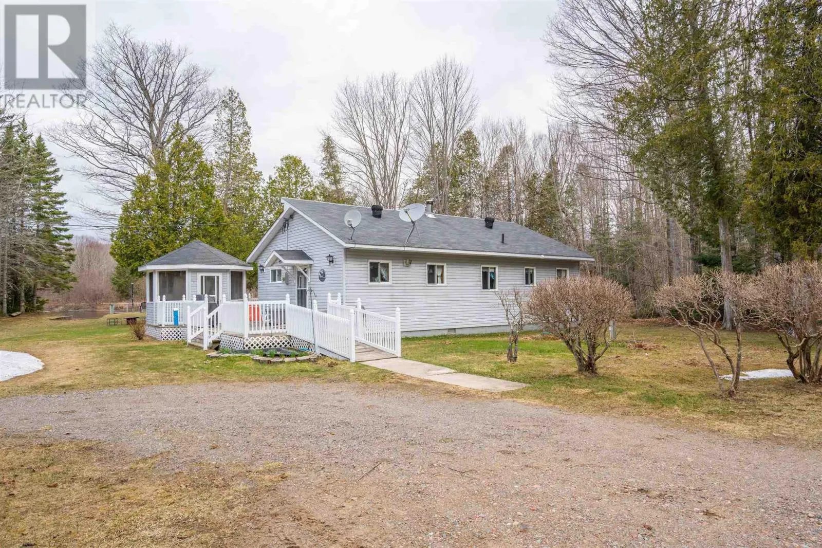 98 Whispering Pines RD