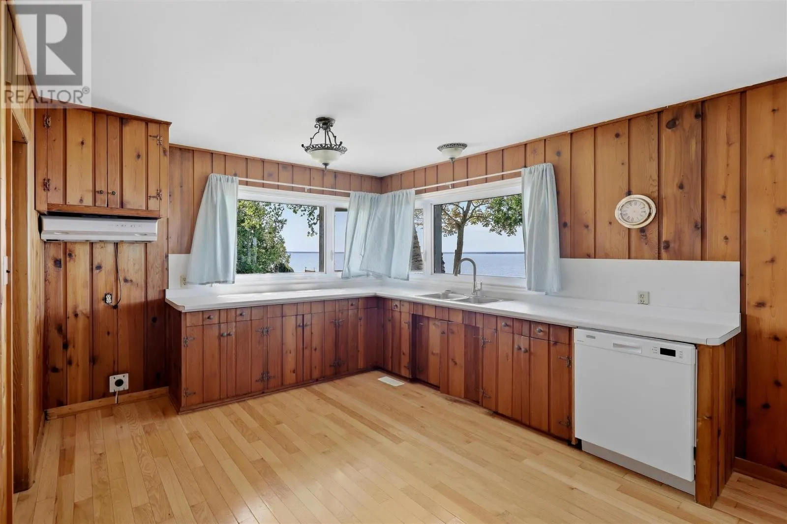 365 Sunnyside Beach RD