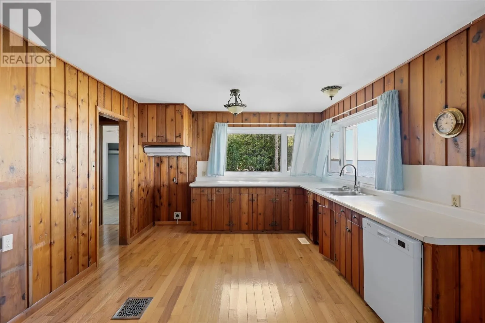 365 Sunnyside Beach RD