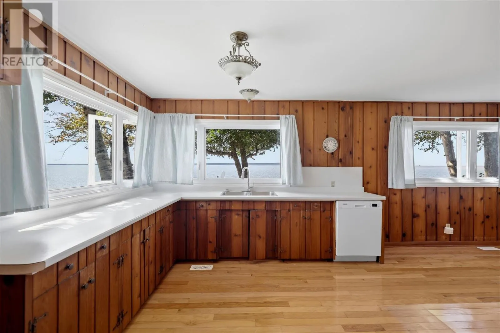 365 Sunnyside Beach RD