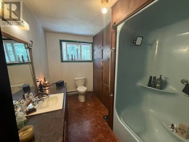 372 Highway 552 W