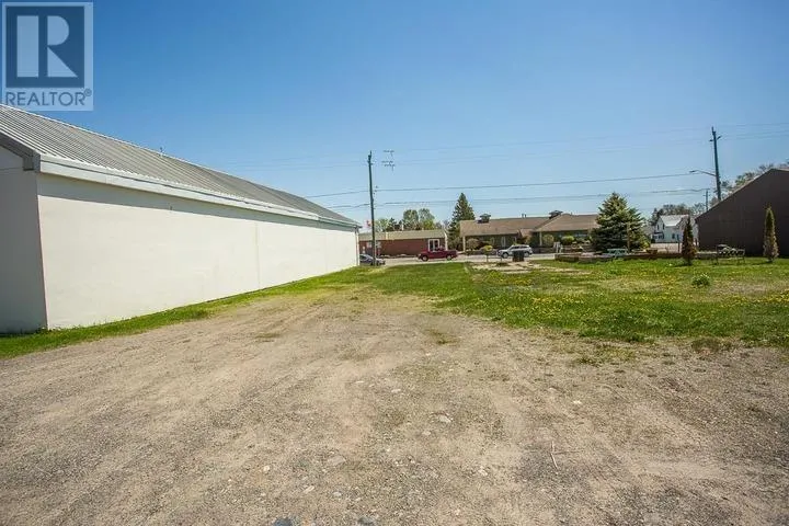 182 & 184 Main ST