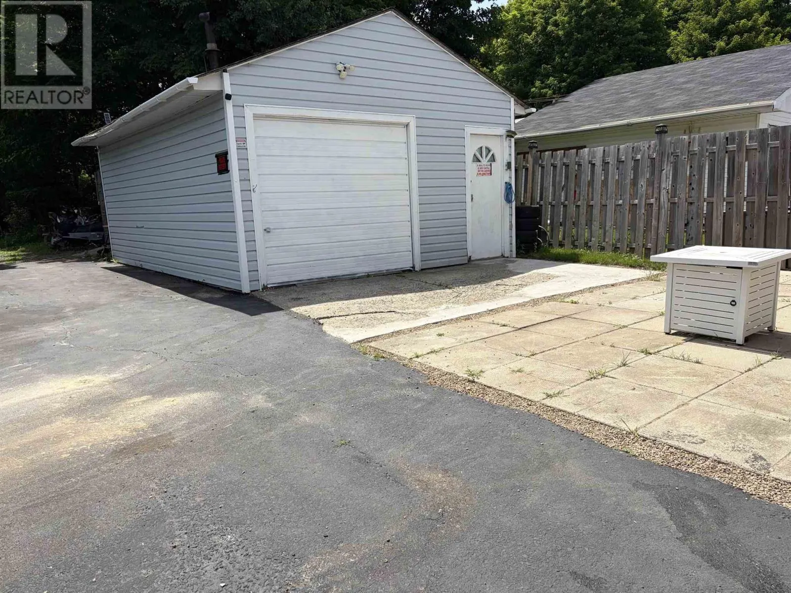77 Hillside DR S
