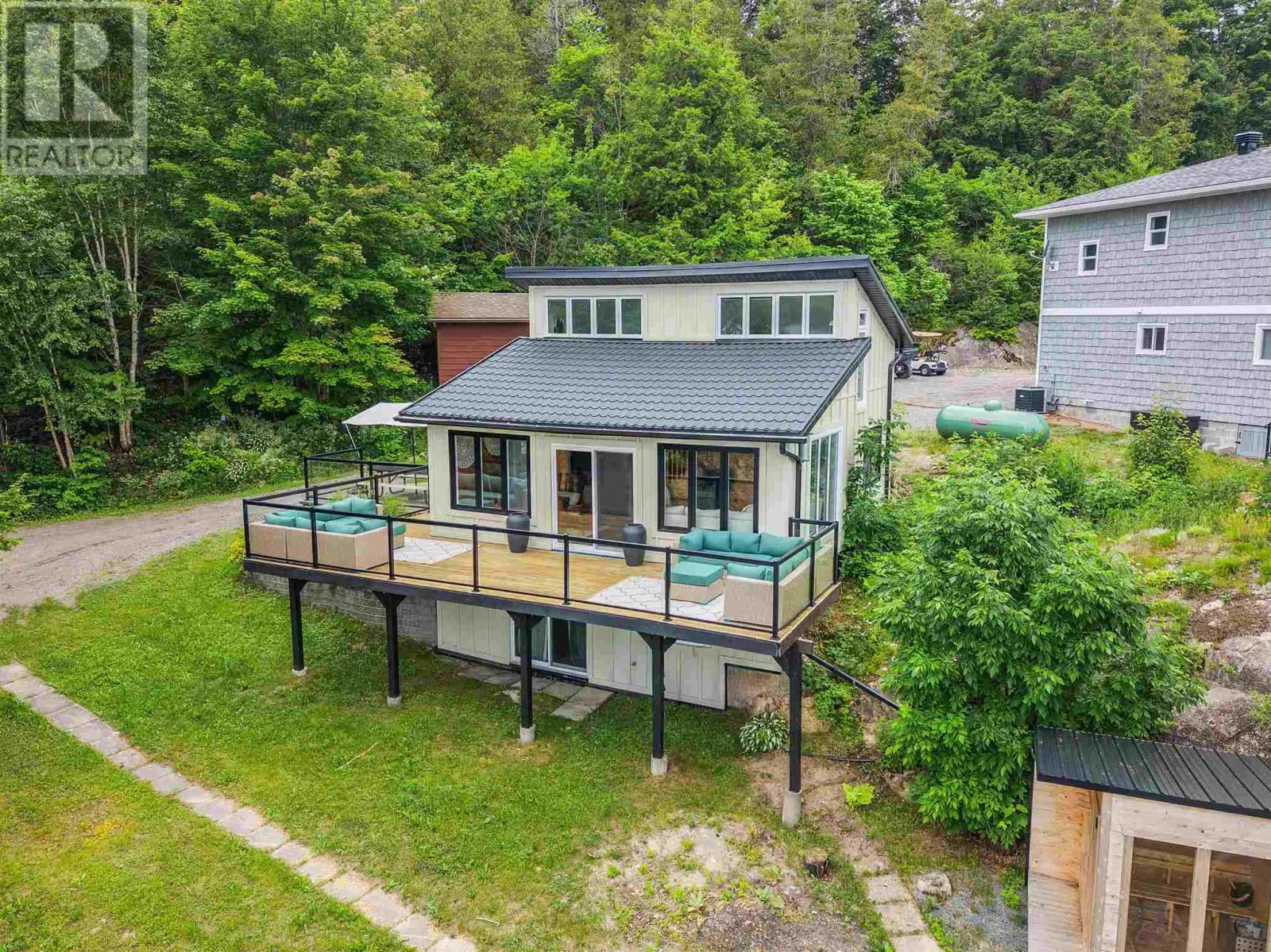 133 Cressey RD